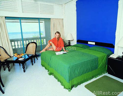 Browns Beach Hotel 3